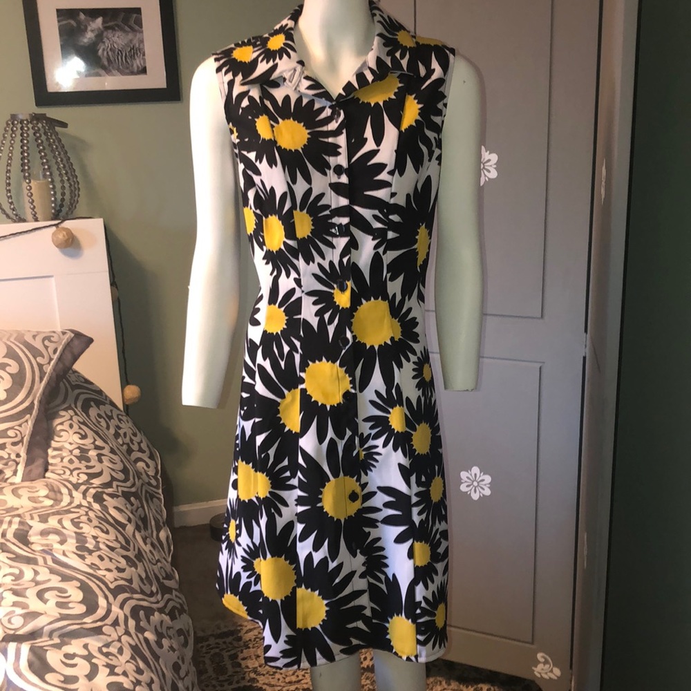 Ronni Nicole Size 14 Sunflower like dress
